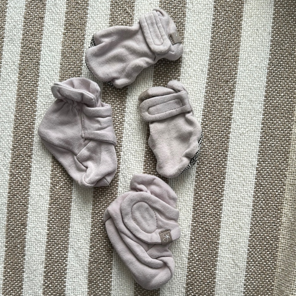 Soft Baby Booties and mittens in Light purple